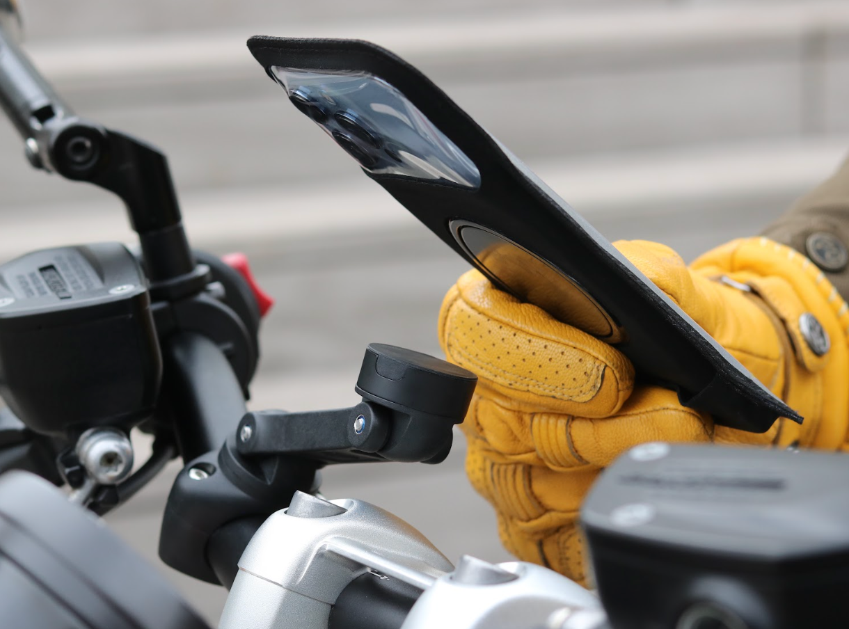 PRO BOOST motorcycle smartphone mount Shapeheart with detachable magnetic sleeve