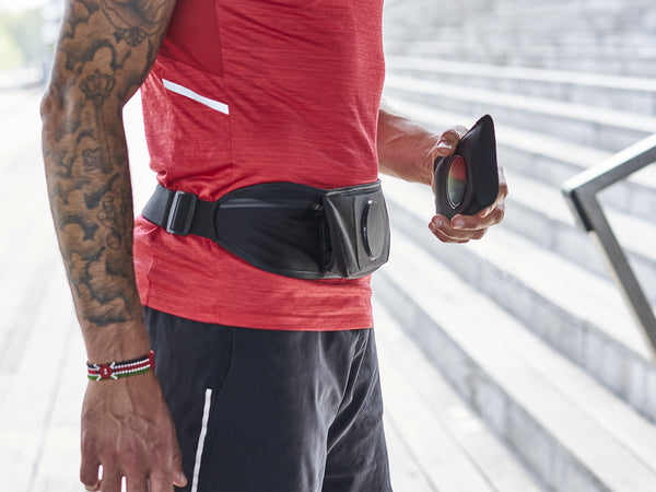 Cintura sportiva con custodia rimovibile per un facile accesso al telefono. 