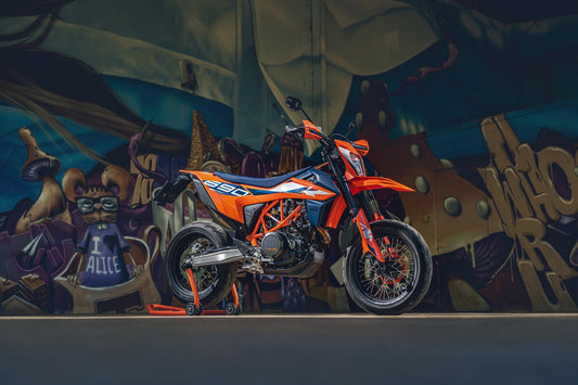 KTM 690 SMC R: the best support smartphone revealed!