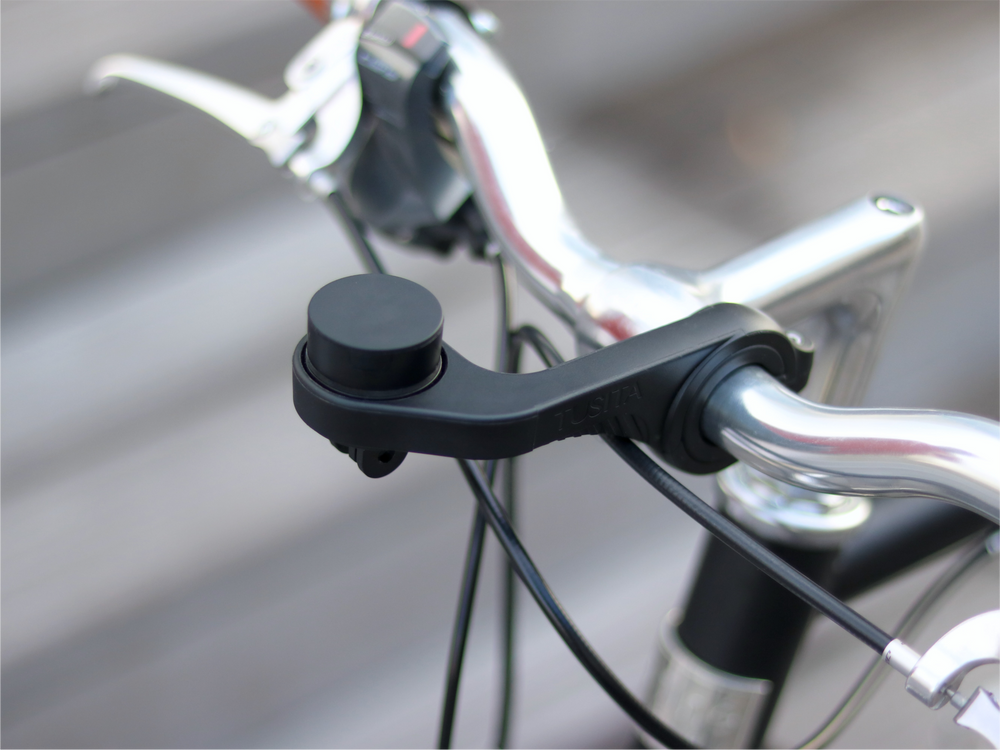 Installation facile du support compteur Garmin Shapeheart grâce à une fixation simple et rapide sur votre guidon.