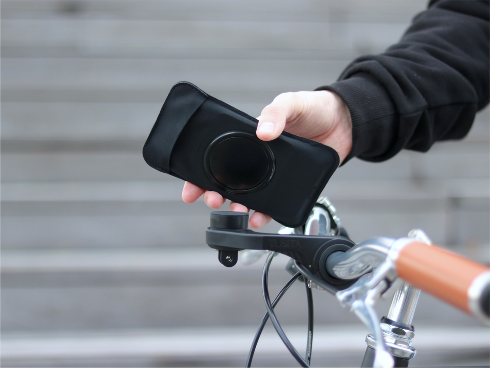 Compatibilité avec les pochettes Shapeheart, assurant une protection et un maintien parfait du téléphone