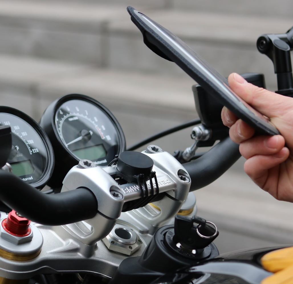 Smartphone mount fixed on trigger guard of a Yamaha MT07