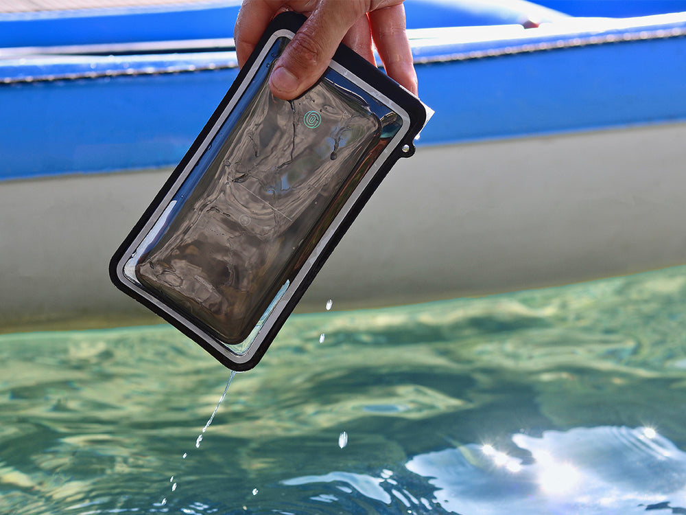 Fully waterproof, our smartphone is safe up to 2m under water. 