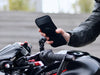 Con la custodia per telefono e il supporto specchietto per moto, potrete guidare con il vostro telefono a portata di mano. 
