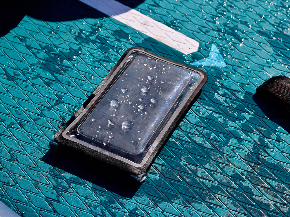 Pour vos activités nautiques, la pochette waterproof sera parfaite pour protéger votre téléphone. 