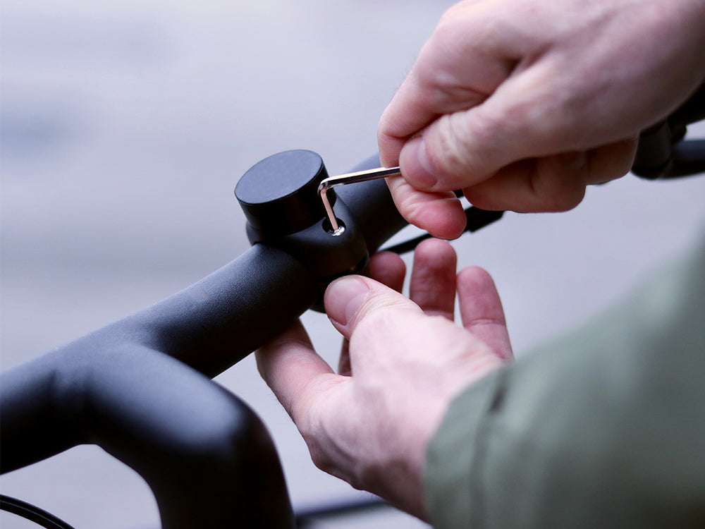 Mit der Schraubklemme befestigen Sie die PRO Shapeheart Fahrradlenkerhalterung an Fahrradlenkern mit einem Durchmesser von 22 bis 32 mm.