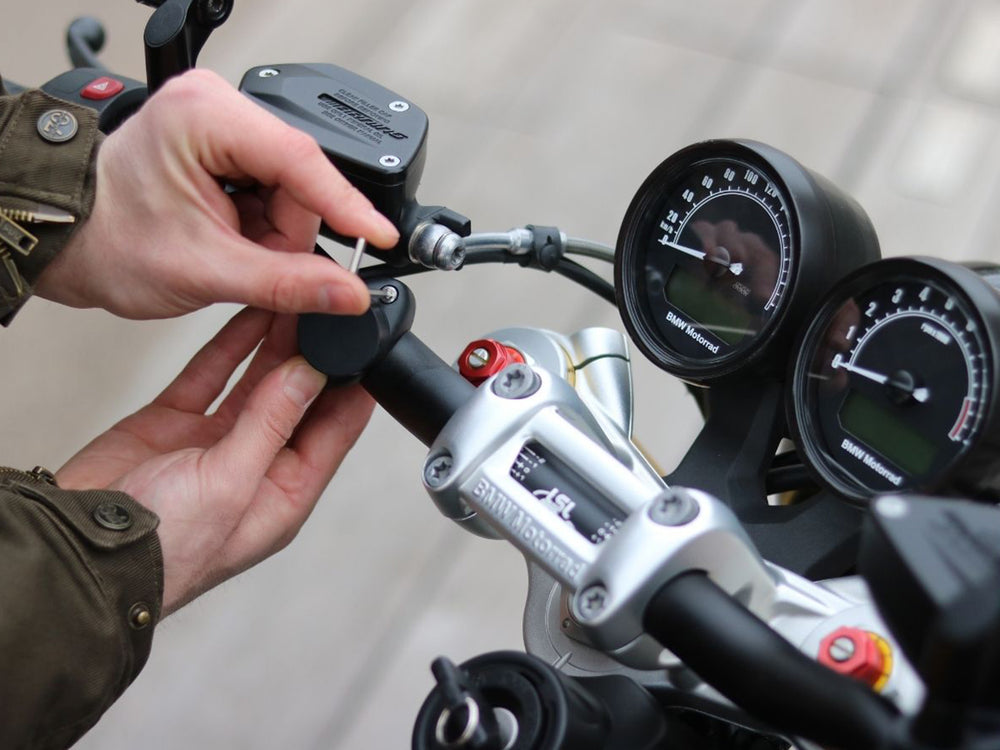 Our pro motorcycle mount can be screwed on all motorcycle handlebar of 22.2 mm, 25.4mm, 28.6 mm and 31.8mm