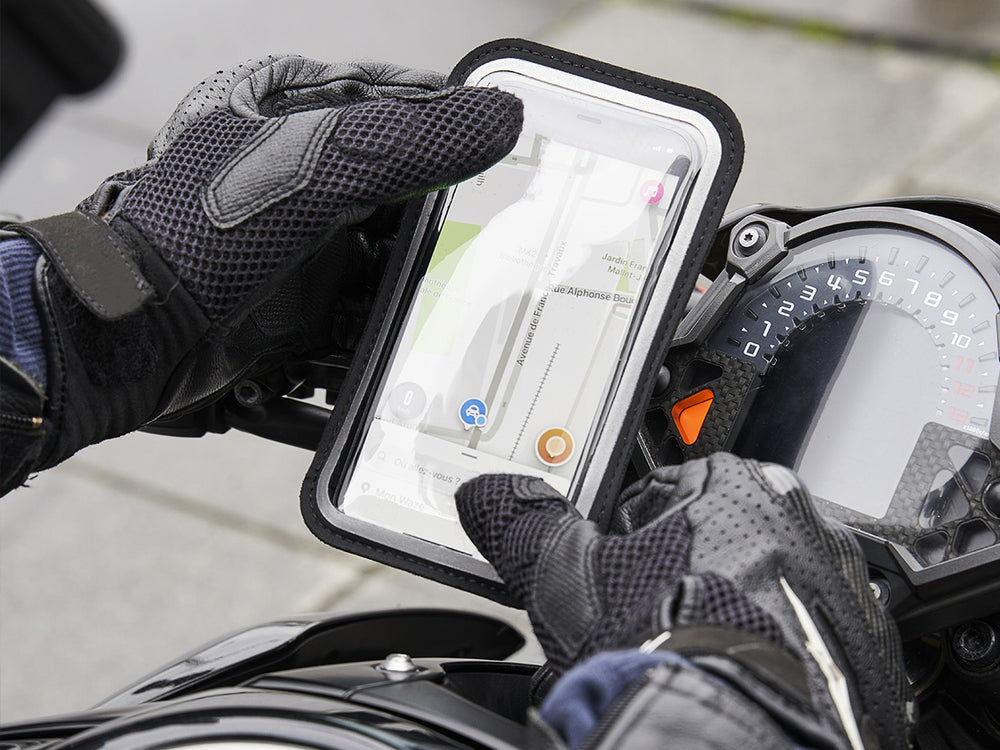 The magnetic sleeve with camera opening supplied with the Shapeheart bike handlebar mount is fully touchscreen and waterproof
